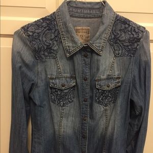 Guess Jeans Shirt. 💙
